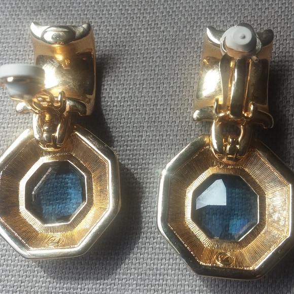 NEWSwarovski Montana Blue & Clear  Clip On Earring - Picture 2 of 3